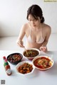 Marina Serizawa 芹沢まりな, ヤンマガWeb 芹沢まりなが水着でゲキカラリョウリ 2021.05.11 P9 No.da89c0 Image No. 3