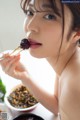 Marina Serizawa 芹沢まりな, ヤンマガWeb 芹沢まりなが水着でゲキカラリョウリ 2021.05.11 P6 No.164f5f Image No. 9